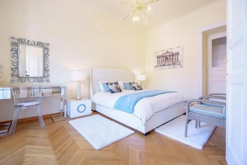 James Joyce Luxury Apartment