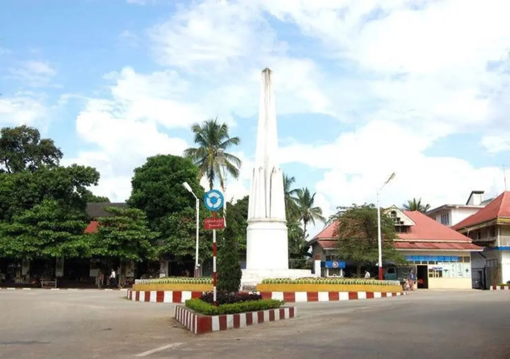 Naung Tong Hotel