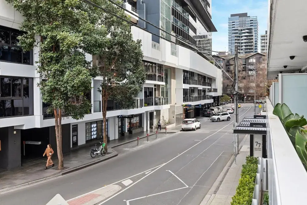 Sleek South Yarra 2-bed With Alfresco Dining