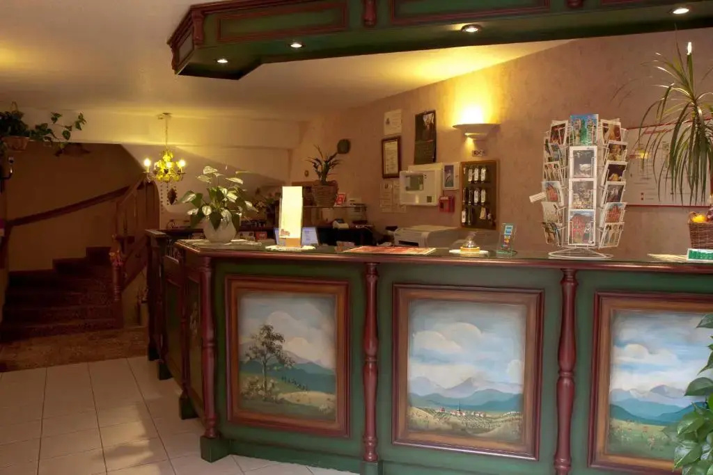 Lobby & Reception