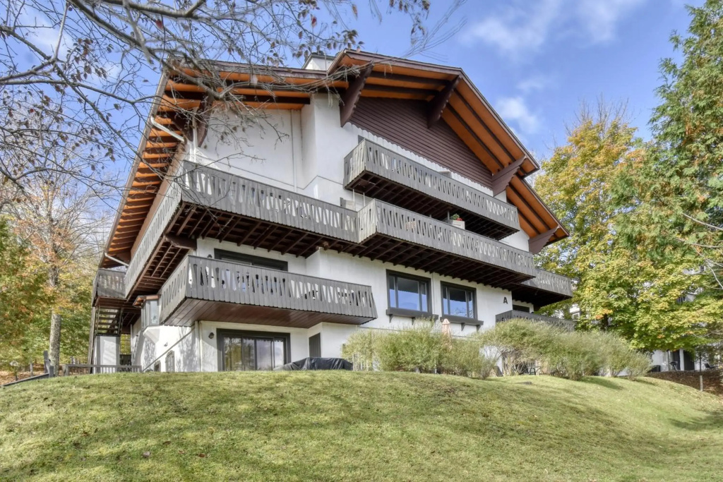 Elegant Apartment - View on Lake Tremblant & Mountain