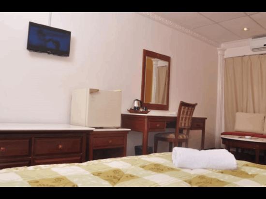Easy Hotel