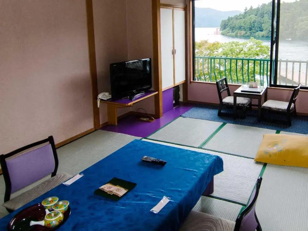 Standard room with lake view