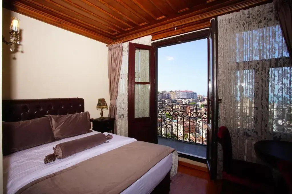 Double room with balcony (full double bed)