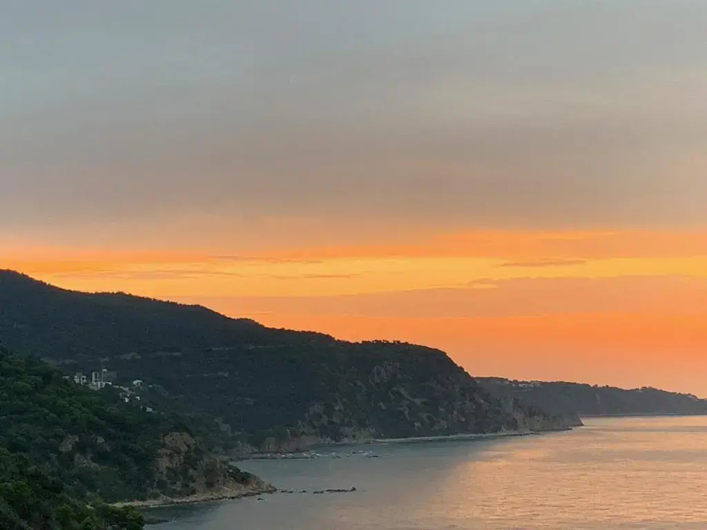 ⭑ Terrace + Sea views + Private Beach. What else? ⭑