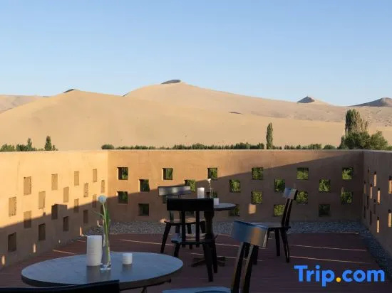 Dunhuang Yinshanji Designer View Courtyard Luxury Homestay