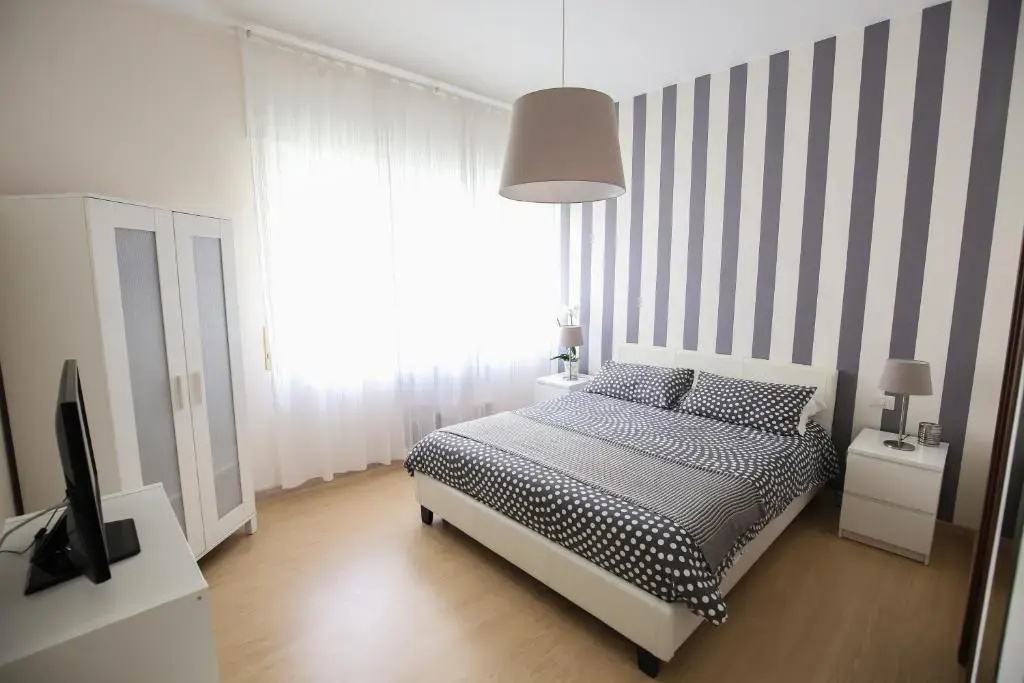 Deluxe Double room (full double bed)