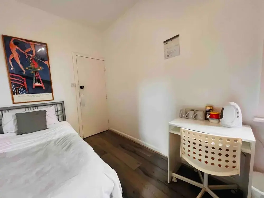 Private Rooms for 7 People With Bathroom — фото