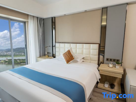 Standard Double room with river view (full double bed)