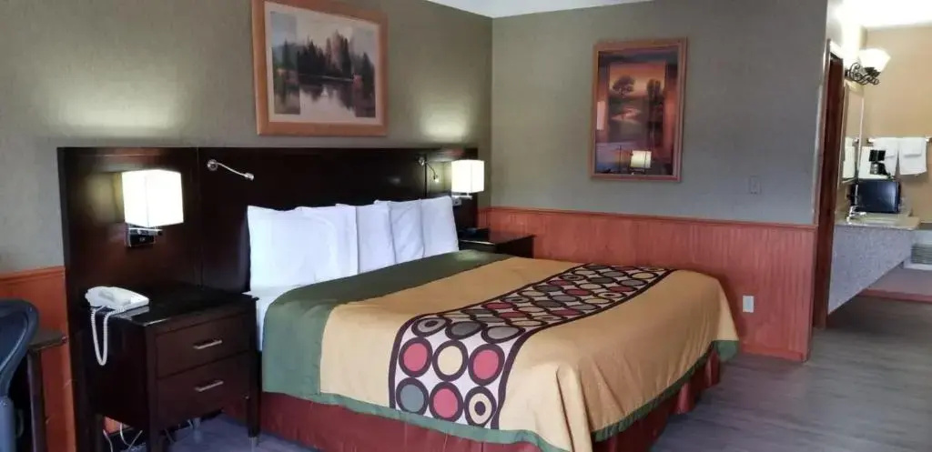 Deluxe Double room (full double bed)