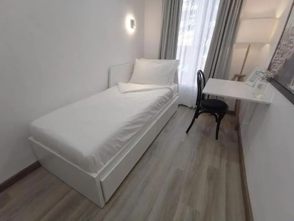 Economy room