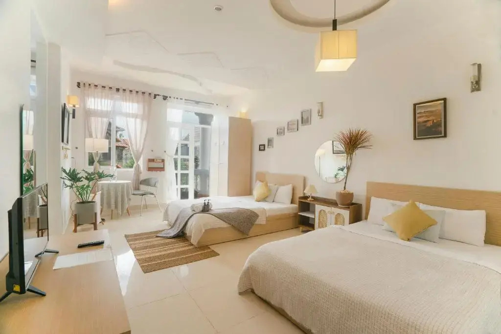 Standard Family room with garden view