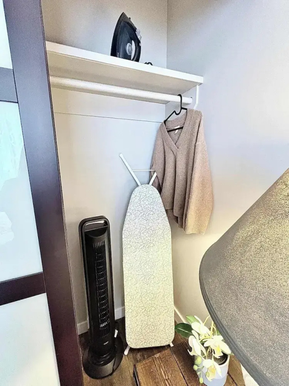 Stylish Downtown Condo near Rogers Place | Parking, Gym, Balcony & Kitchen - фото 9