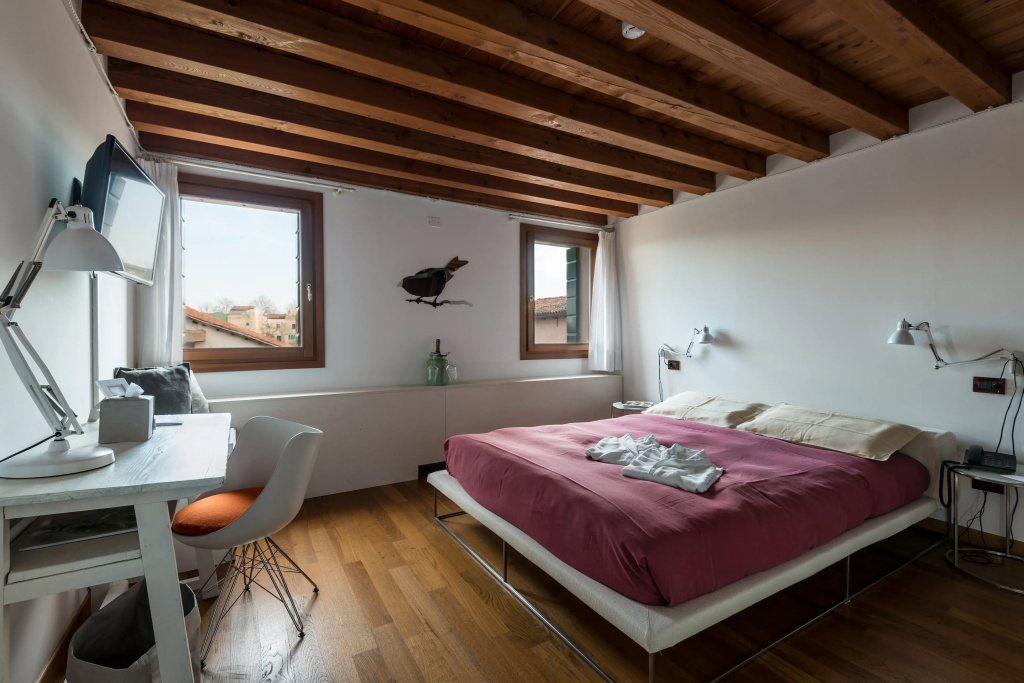 Comfort room