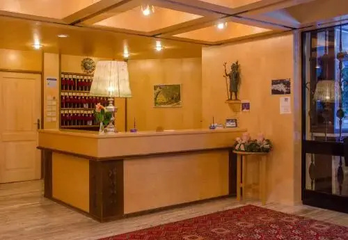 Lobby & Reception