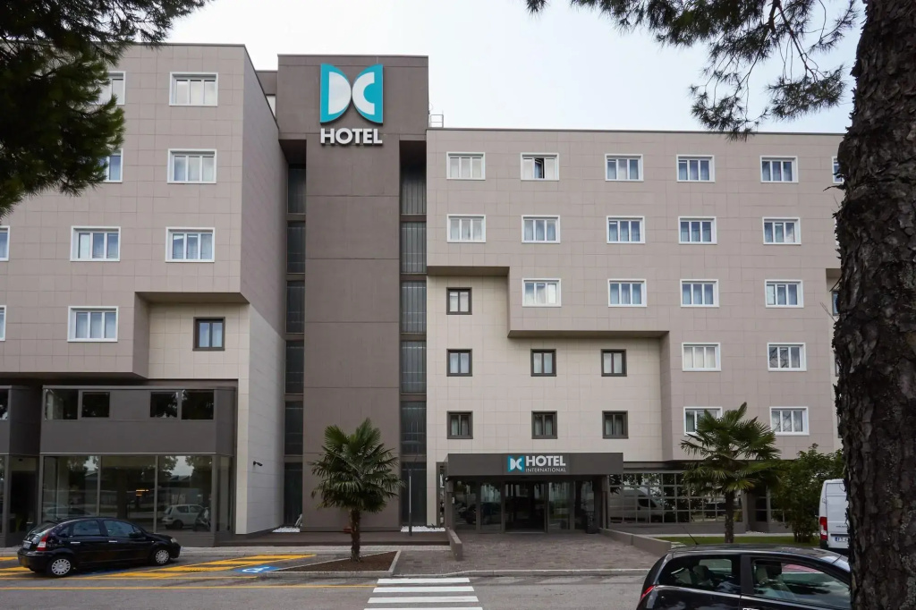 Dc Hotel International