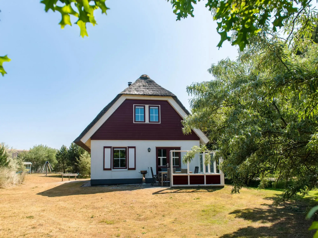 Thatched Villa With Dishwasher Near the Beach