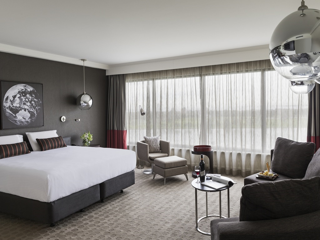 Deluxe Double room with lake view (full double bed)