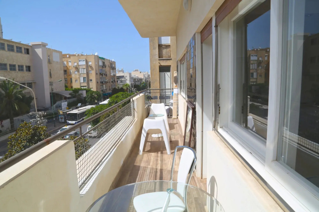 Holyguest Ben Yehuda 218