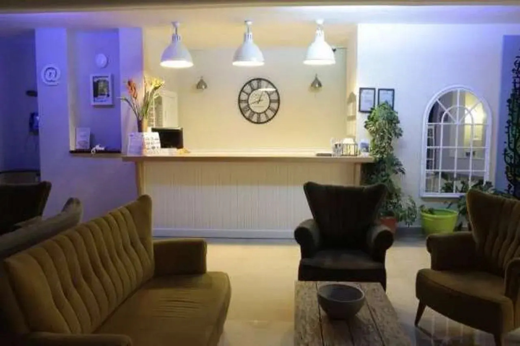Lobby & Reception