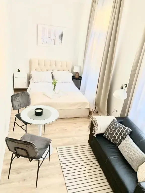 Deluxe Studio