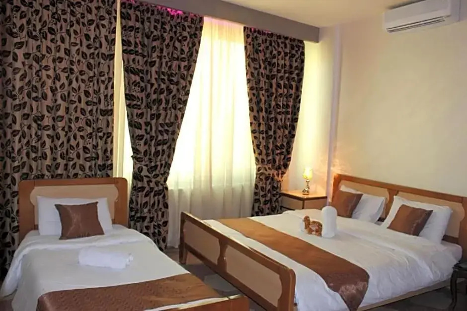 Suite with city view