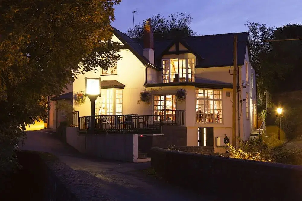 Newbridge on Usk by null