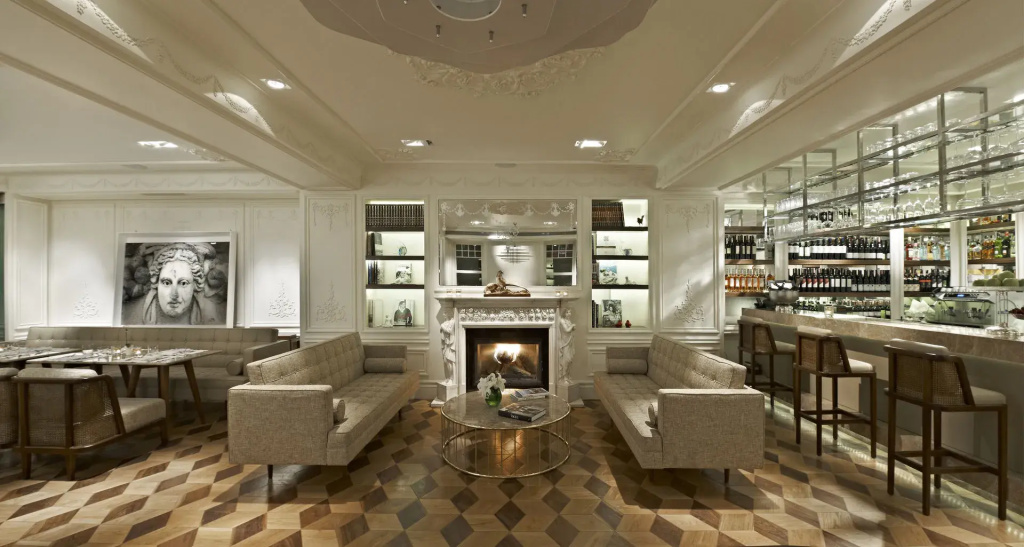 Lobby & Reception