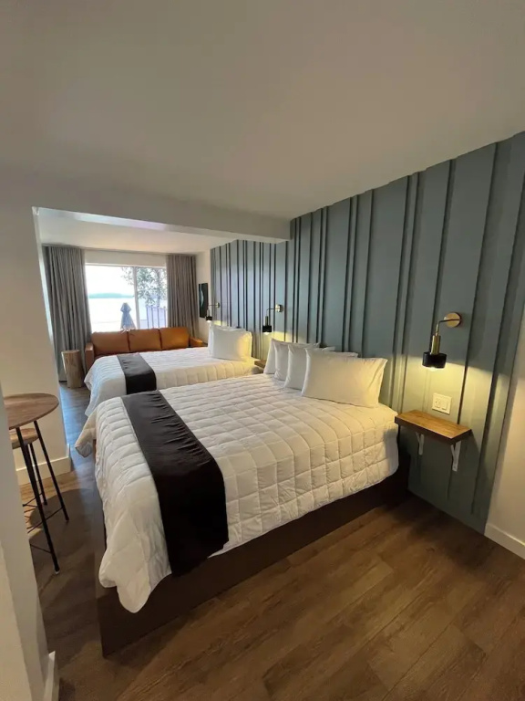 Deluxe Quadruple room with lake view