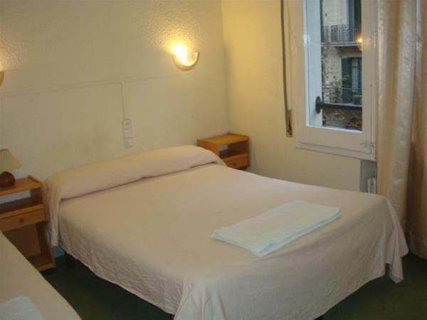 Hostal Muntaner by null