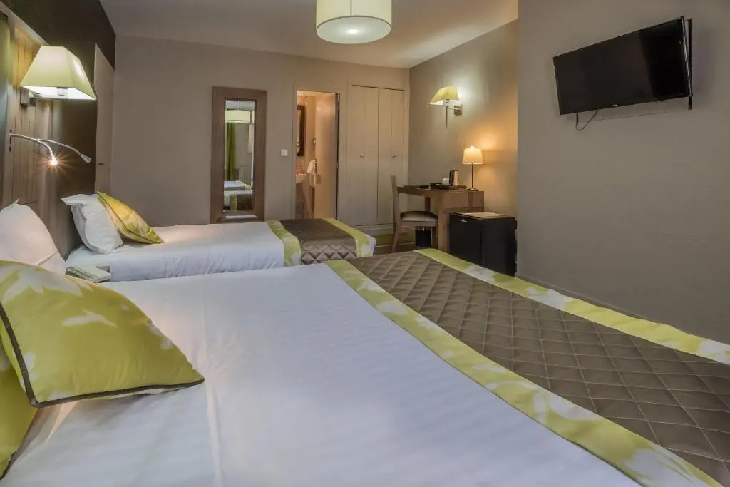 Standard Triple room