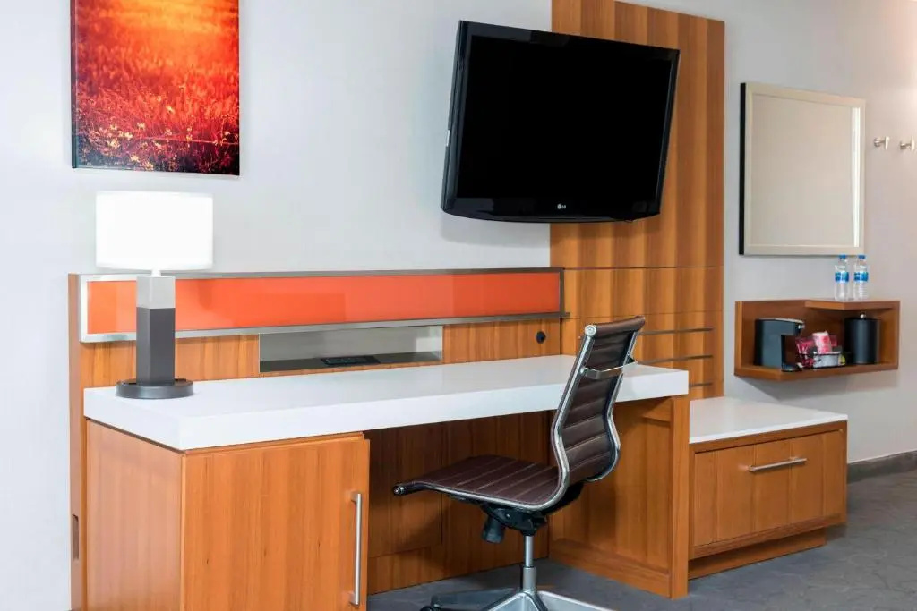 The Center Hotel Grand Rapids Airport - Chambres