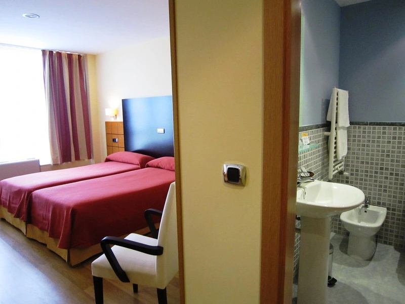 Standard Double room with balcony (full double bed)