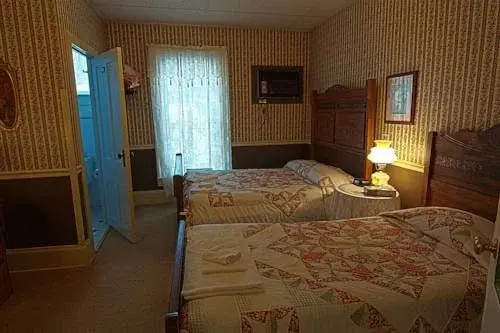 The Riverside Inn and Dinner - Général