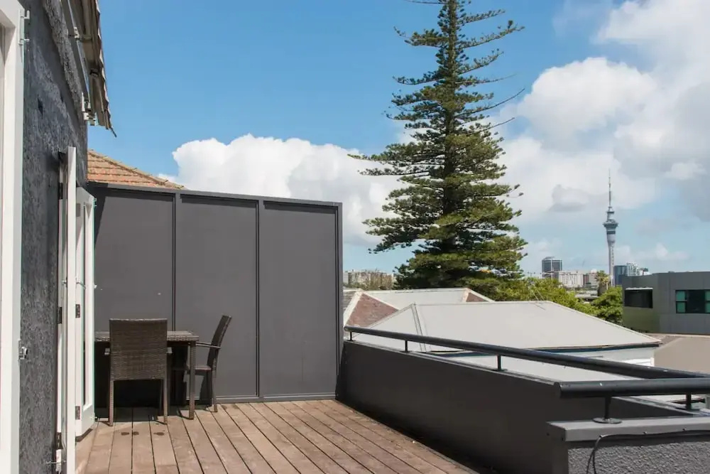 Freshly Renovated 2 Bedroom Apartment With Terrace