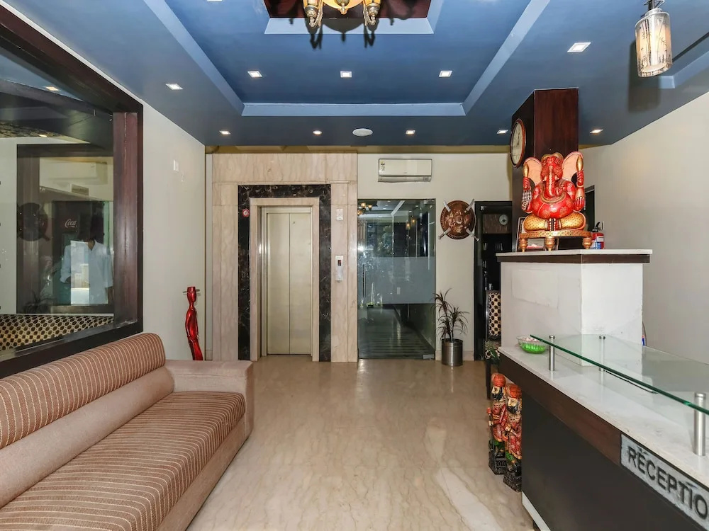 Lobby & Reception