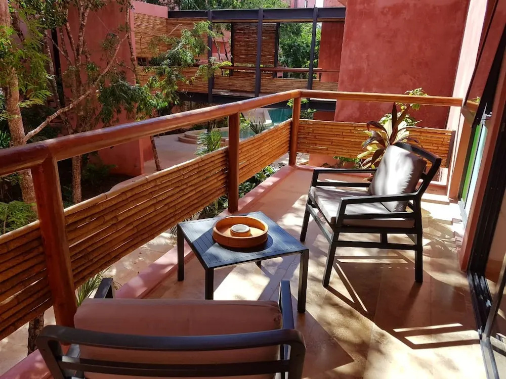 Chic Jungle 2 BR Condo by Happy Address