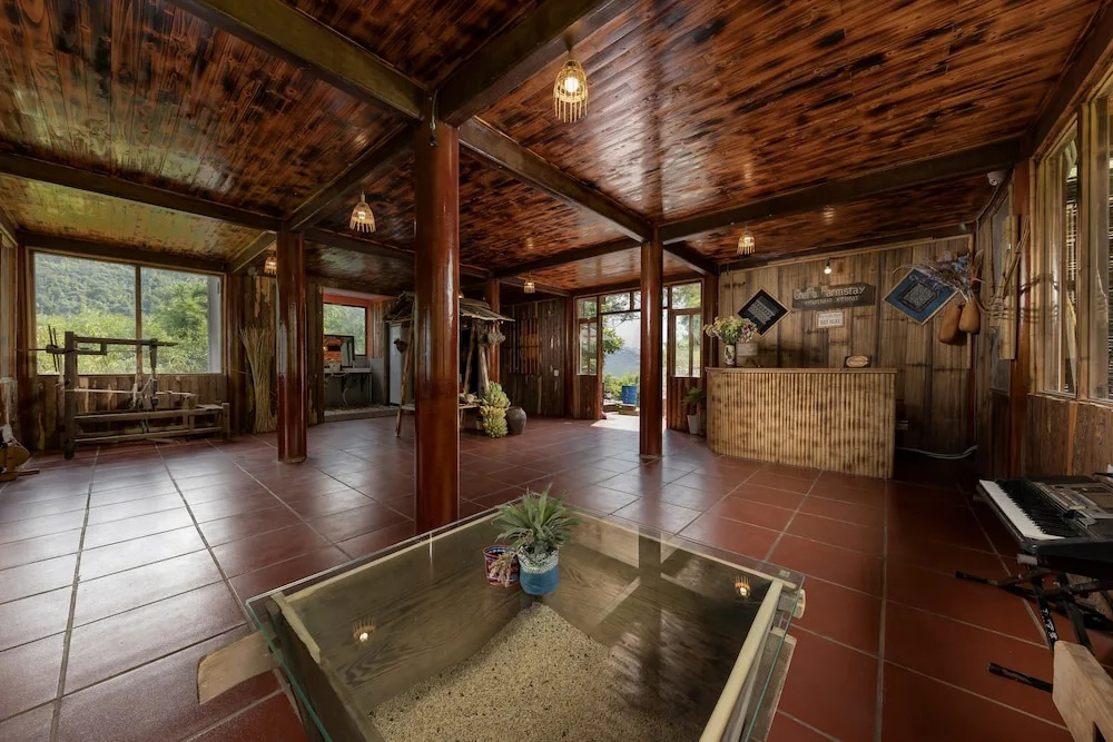 Lobby & Reception