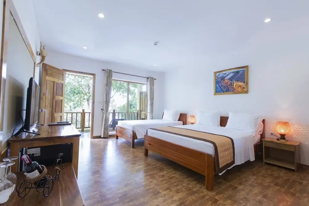 Трёхместное бунгало с видом на бассейн в Blue Sea Resort