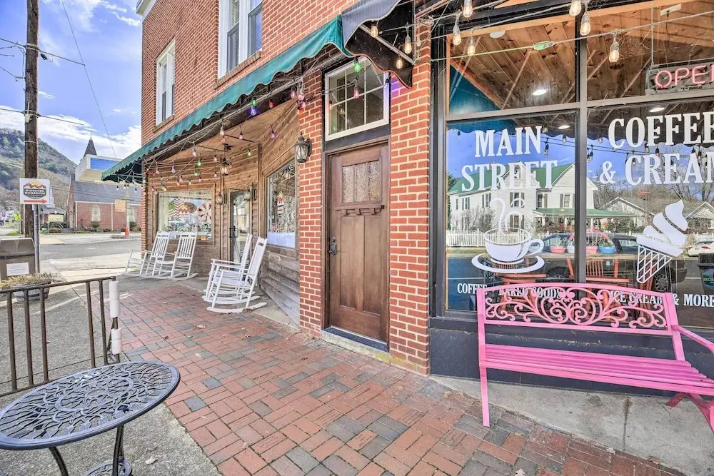 Comfy Damascus Apartment - Walkable Location