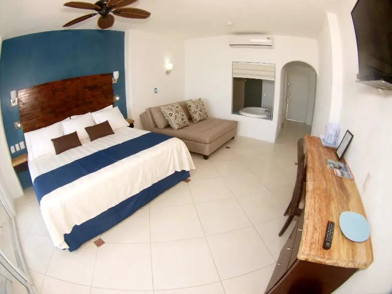 Deluxe Double room with balcony and with sea view (full double bed)