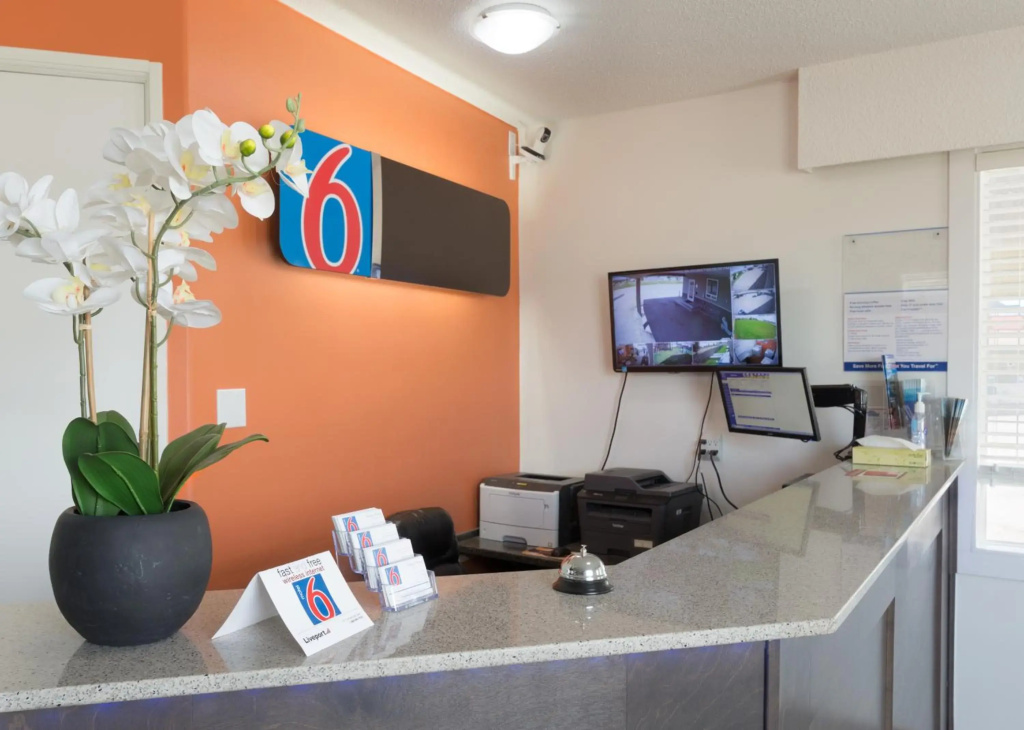 Motel 6 Fort Nelson, BC - фото 14