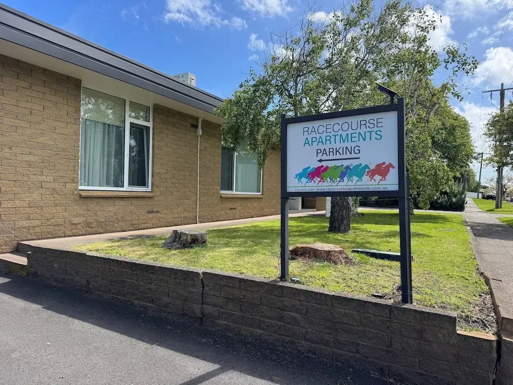 Botanic Racecourse Apartments