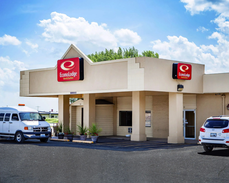 Econo Lodge Inn and Suites Newton