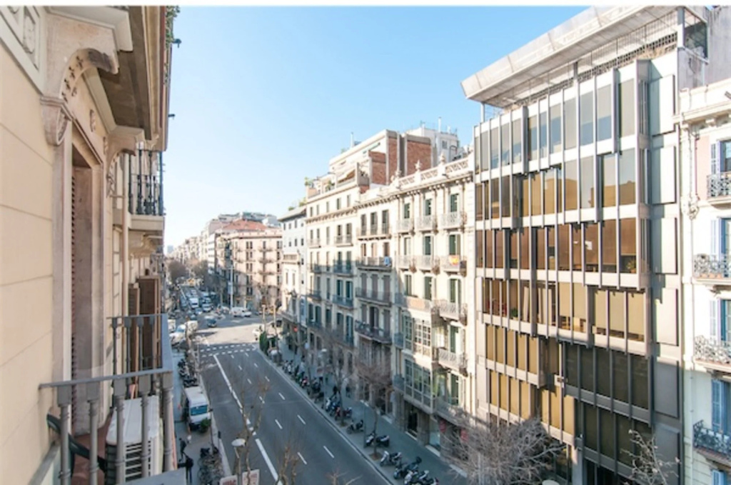 3br Modernist Pg de Gràcia high ceilings - Dandi