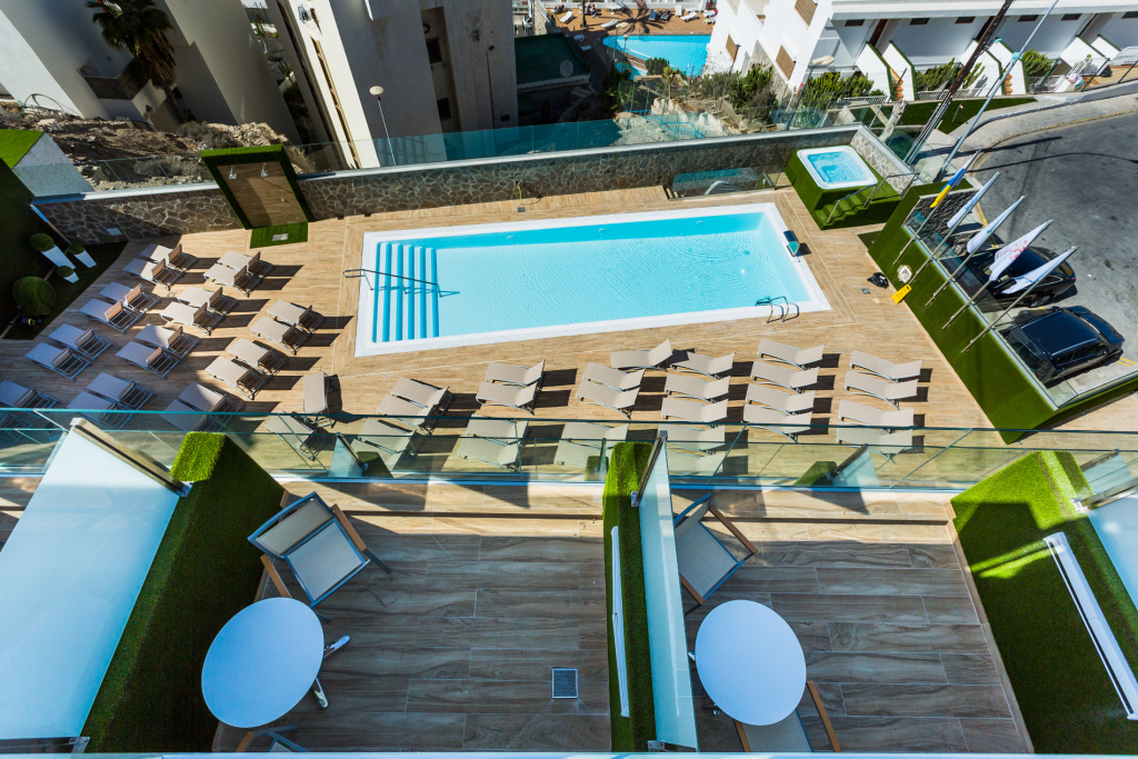 Balcony & Terrace