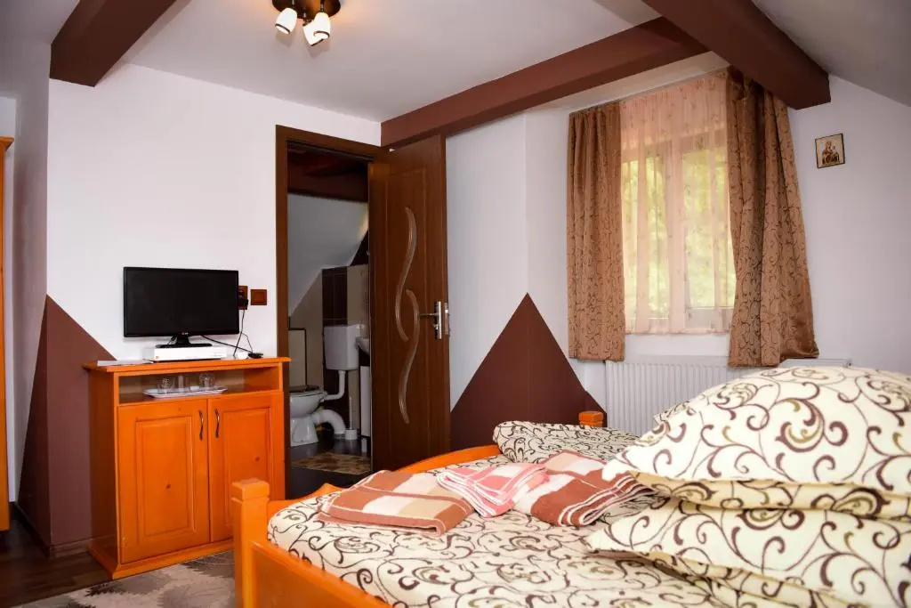 Standard Triple room with mountain view