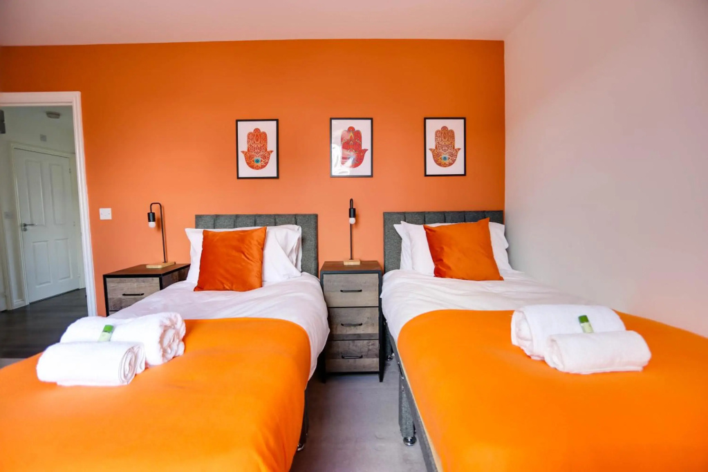 STALDON COURT - A 2 Bedroom Apartment by Prestigious Stays - Includes Wifi, Netflix & Amazon Alexa