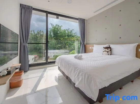 Standard Family room with lake view