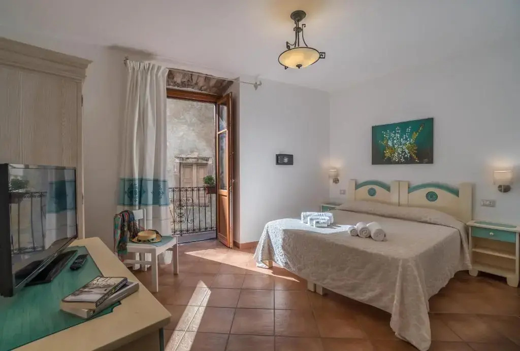 Standard Double room with balcony (full double bed)